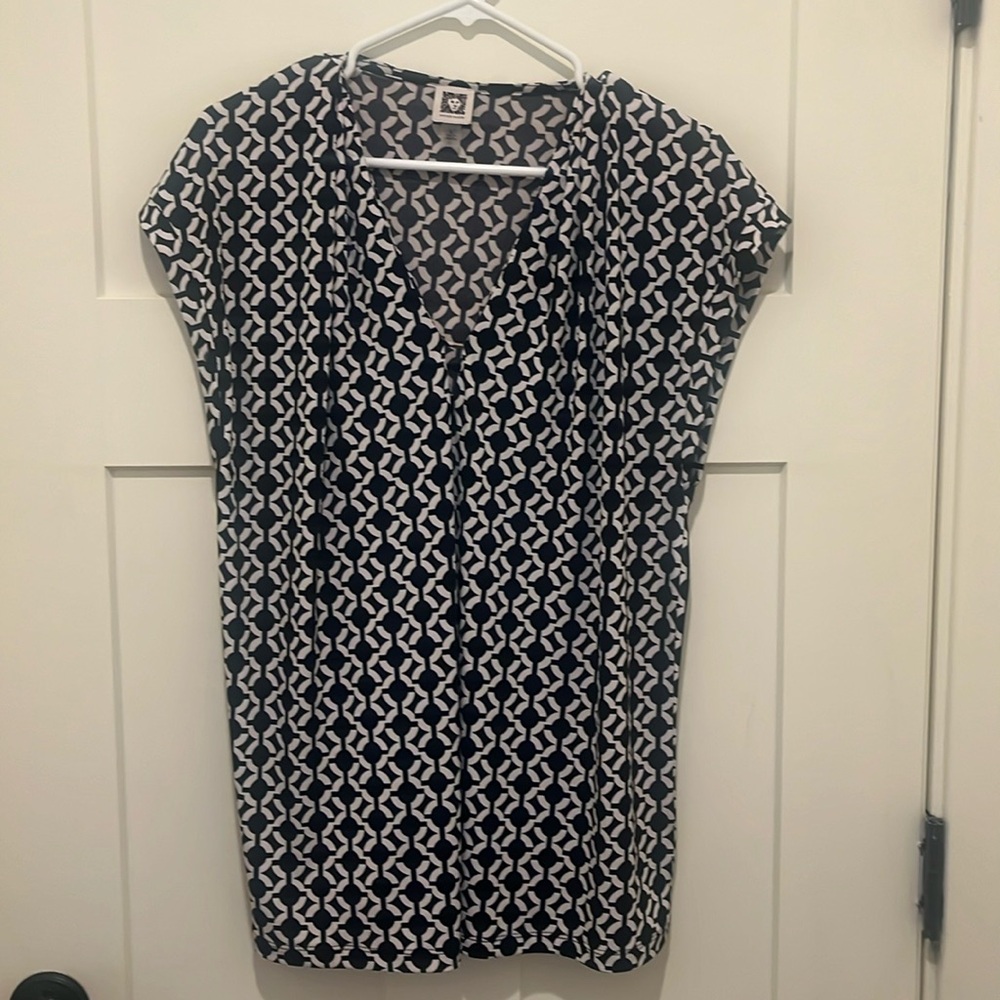 Anne Klein black & white cap sleeve shell